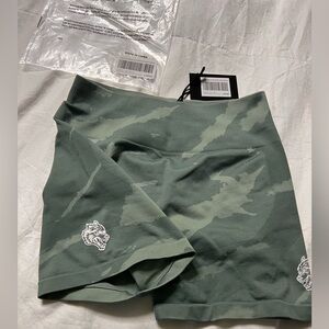 Darc Sport Dual Wolf Seamless Shorts - Green Camo